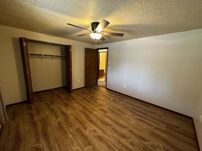 Building Photo - 2 Bedroom 1 Bath Single Family Home w/Atta...