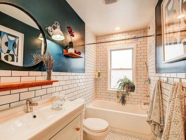 Building Photo - 2721 Miles Ave