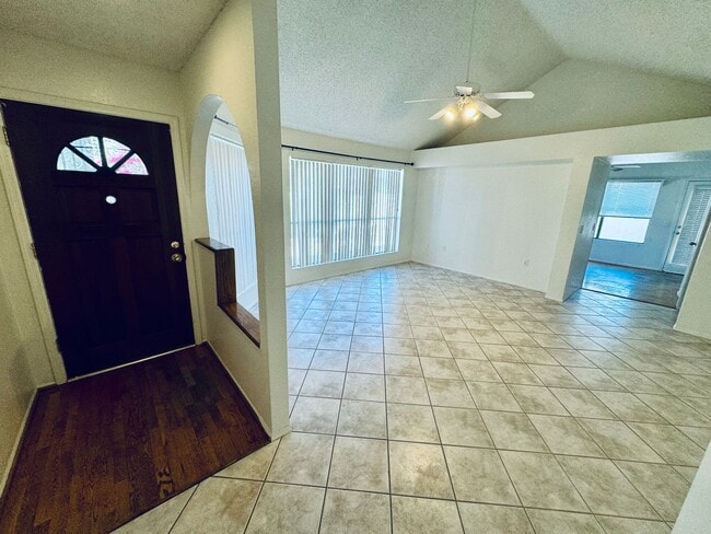 Building Photo - Beautiful Corner Lot Home in Stone Creek!