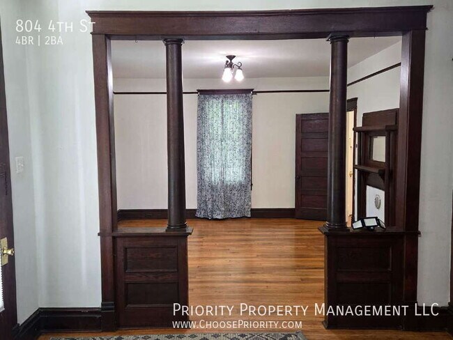 Building Photo - 804 4th St