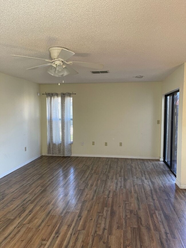 Building Photo - Limited Time Offer – Sign a lease on or be...