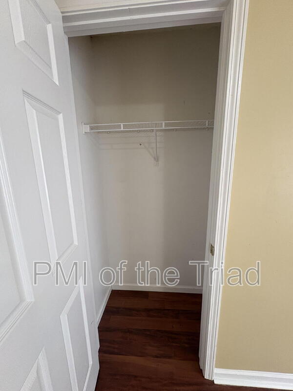 Building Photo - 152 Drewsbury Dr