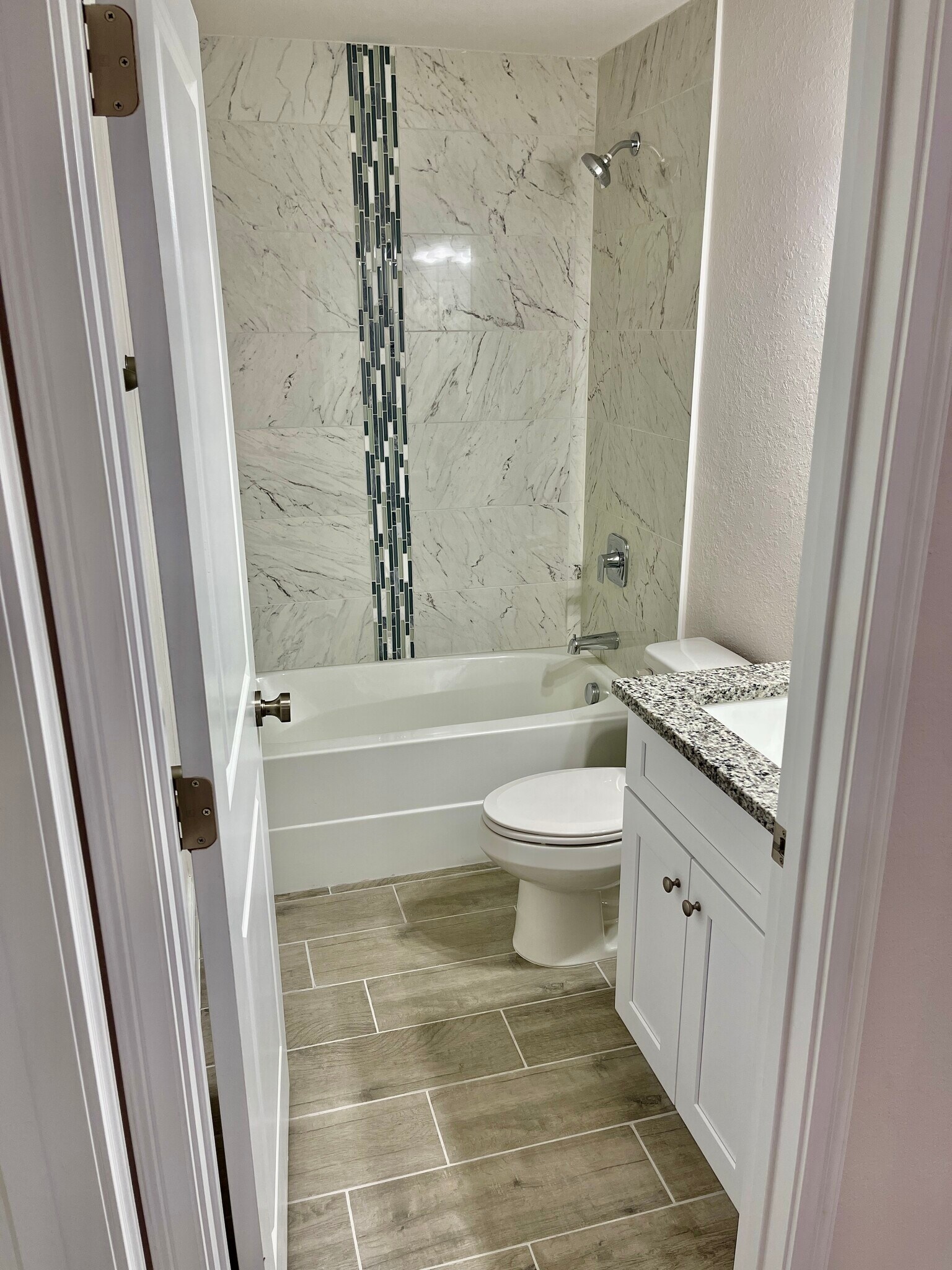 Guest Bathroom - 24487 Zephyr Ct