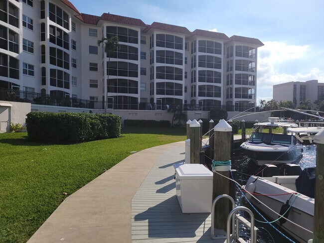 Building Photo - 2871 N Ocean Blvd