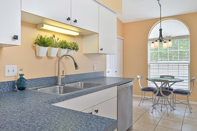 Building Photo - 22741 Sandy Bay Dr