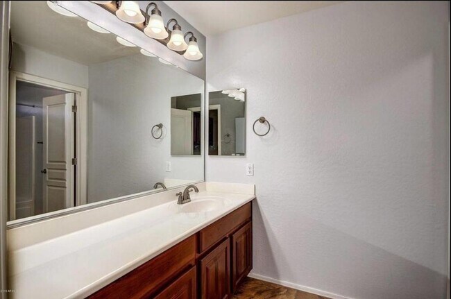 Building Photo - Stunning 4BR House in Phoenix with sparkling pool, resort style backyard and solar panles