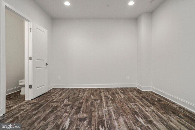 Building Photo - 14583 Lakestone Dr