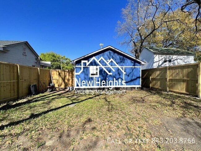 Building Photo - 3317 Proctor St