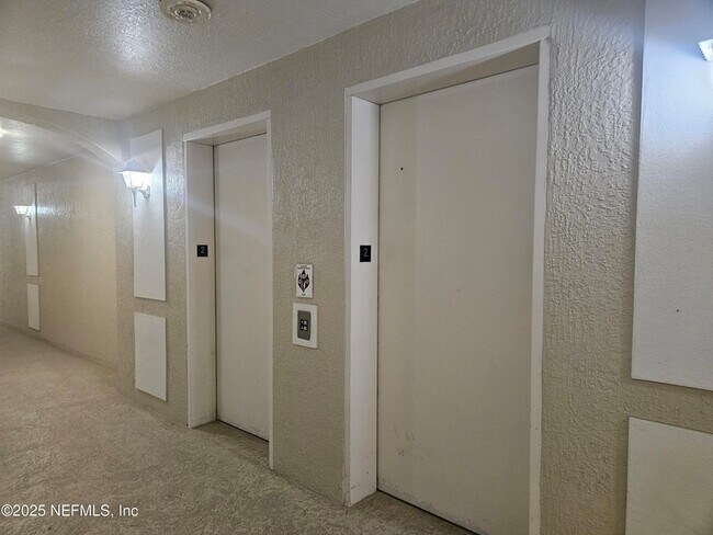 Building Photo - 7801 Point Meadows Dr