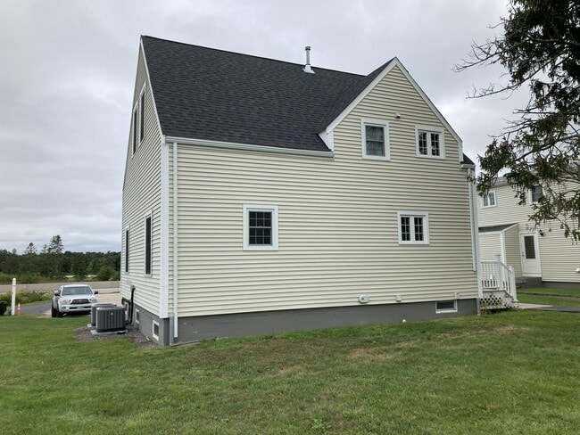 Building Photo - 155 Farm Ln