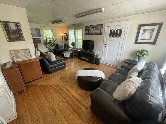 Building Photo - 1168 Grafton St