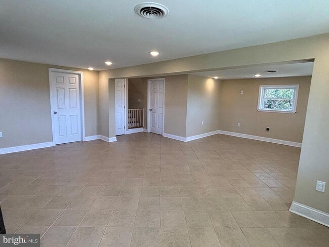 Building Photo - 105 Cotta Ln