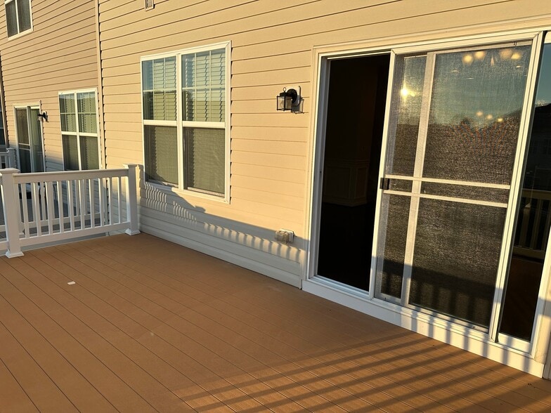 Building Photo - 9075 Alexander Way