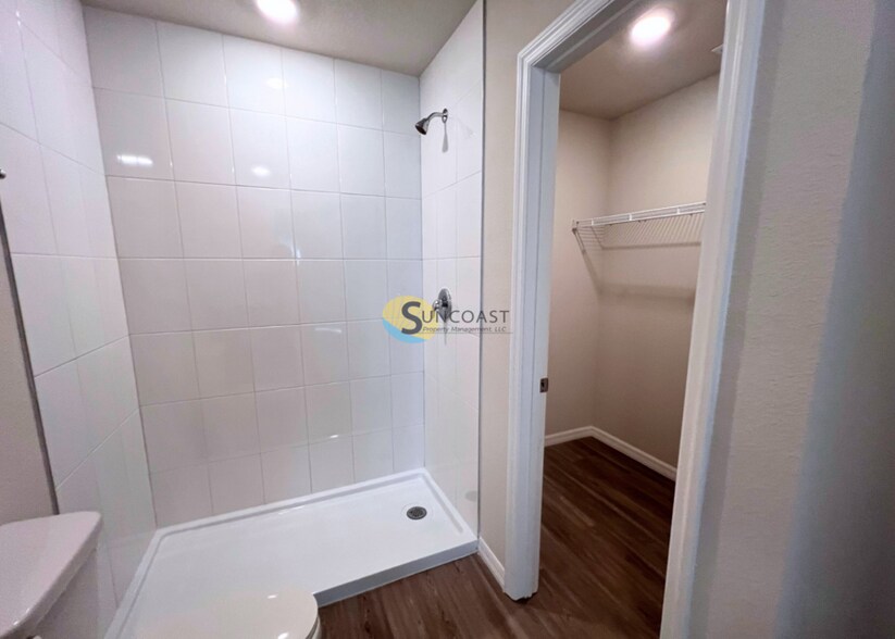 Building Photo - 6408 Sweetbay Ln