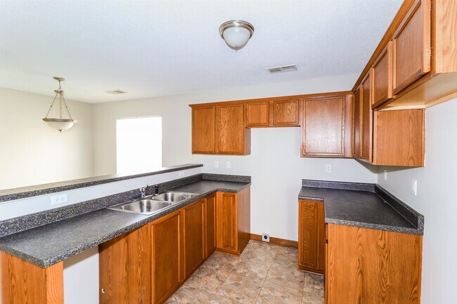 Building Photo - 1485 Pemberton Ln