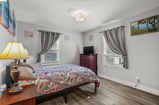 Building Photo - 80 Loma Vista Way