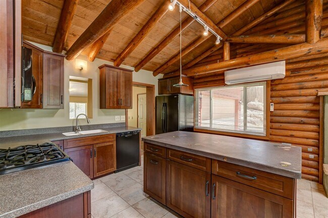 Building Photo - Nestled In the Granite Dells!