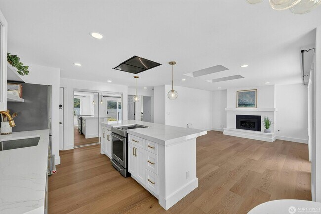 Building Photo - 612 Northshore Dr