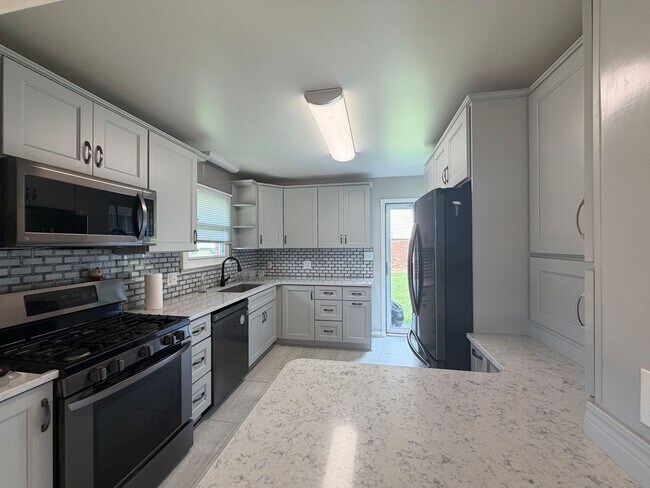 Building Photo - 2846 Envoy Dr