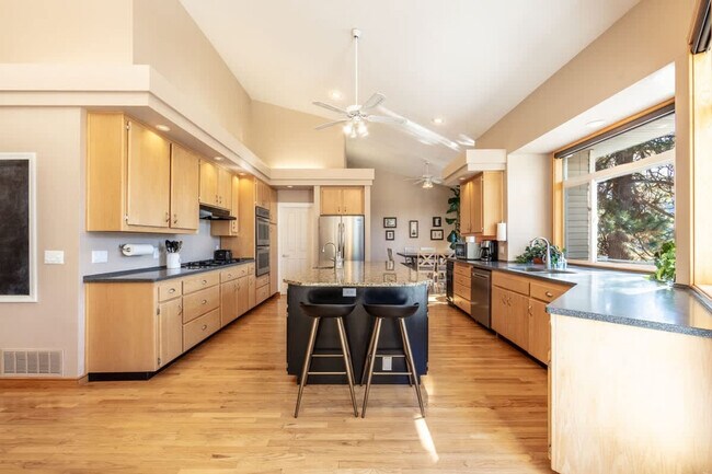 Building Photo - 3228 E Fernan Terrace Dr
