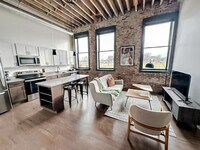 Building Photo - 403 W 4th St N