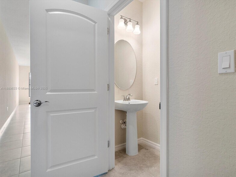 Building Photo - 2108 Appleton Cir N