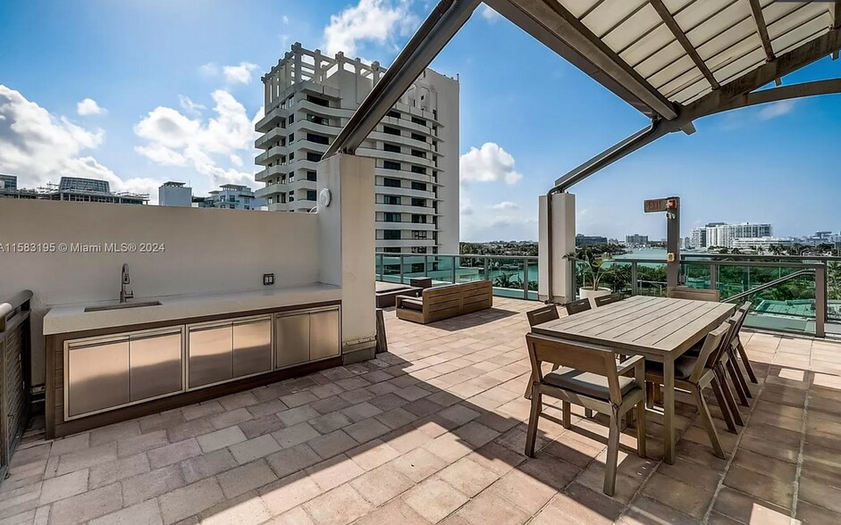 Building Photo - 6000 Collins Ave