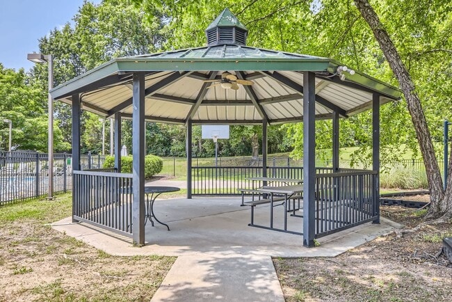 Building Photo - Welcome to this stunning, complete updated, 4-bedroom, 3.5-bath home