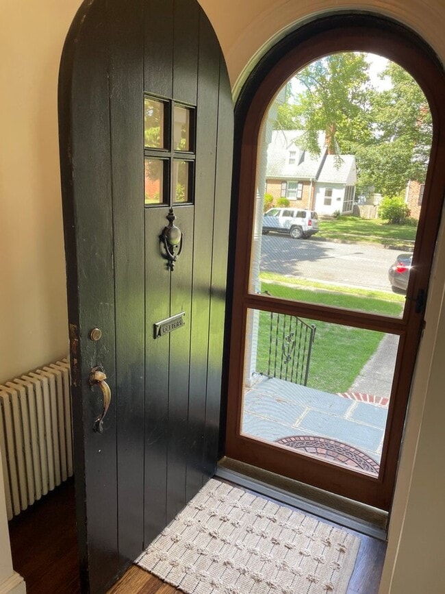 Building Photo - Updated Cute Cape - 3 bedroom, 2 bath -  4509 Fitzhugh Ave.