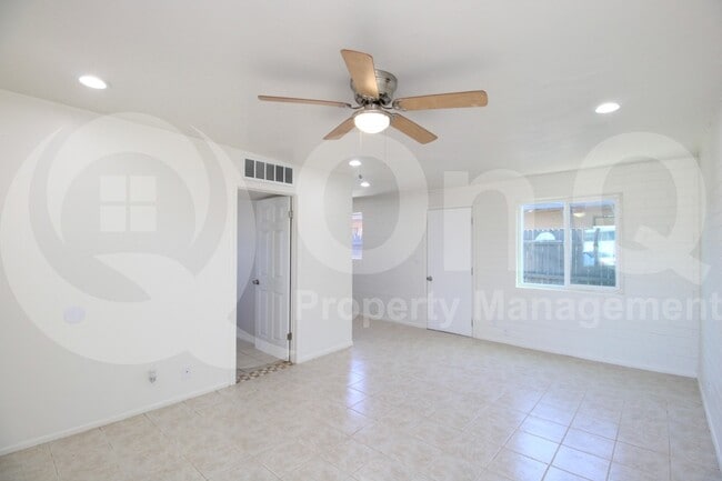 Building Photo - 609 S Bellview