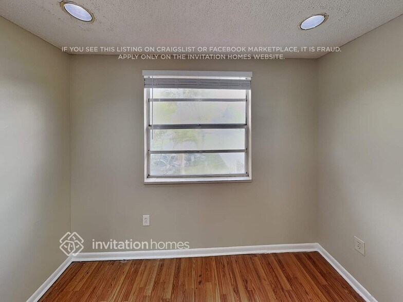 Building Photo - 8216 NW 192nd Terrace