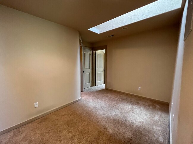 Building Photo - 1273 W Ann Taylor St