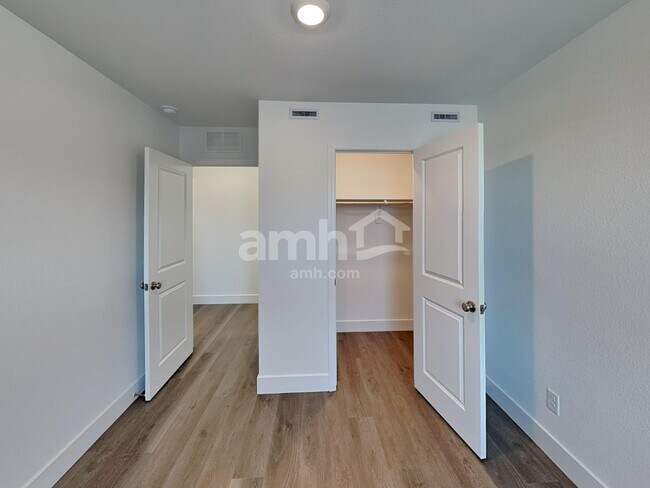 Building Photo - 5775 Las Vegas Crk St