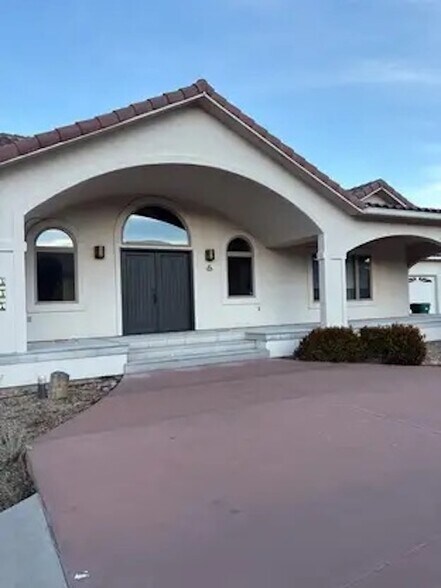 Building Photo - 337 Dakota Cir