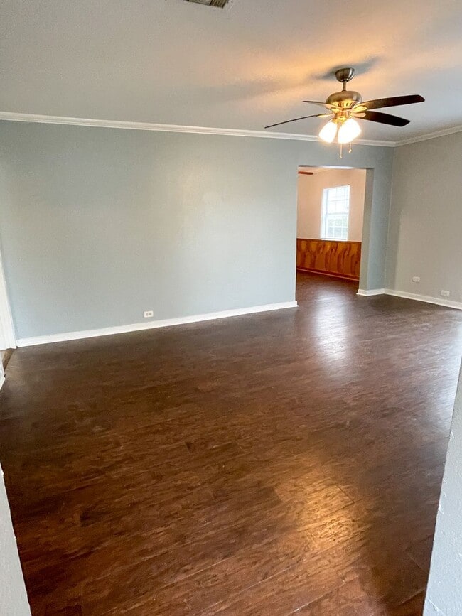 Building Photo - 715 10th Ave N