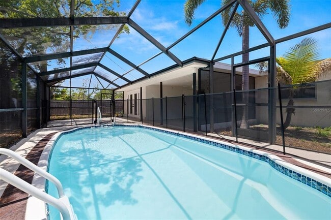 Building Photo - 2066 62nd Pl S