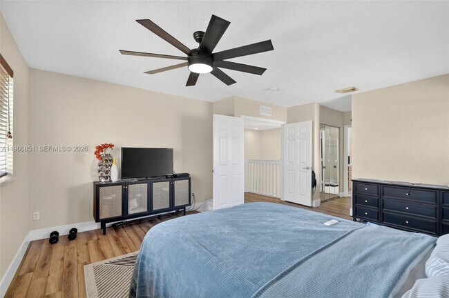 Building Photo - 9041 Silver Glen Way