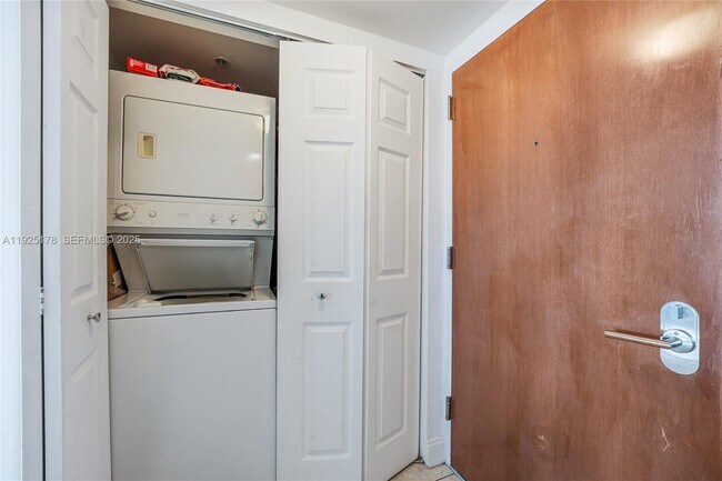 Building Photo - 31 SE 5th St