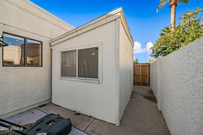 Building Photo - 1831 E La Jolla Dr