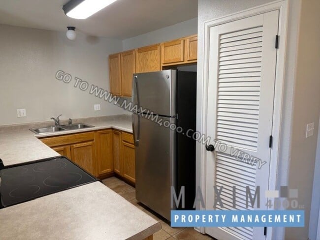 Building Photo - 385 Sunnyside Cir