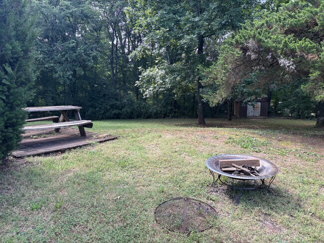 Building Photo - 119 N Clover Hill Ridge Rd
