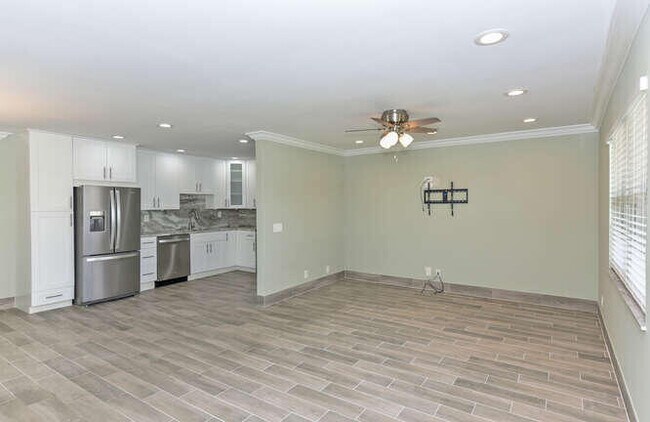 Building Photo - 864 Normandy R