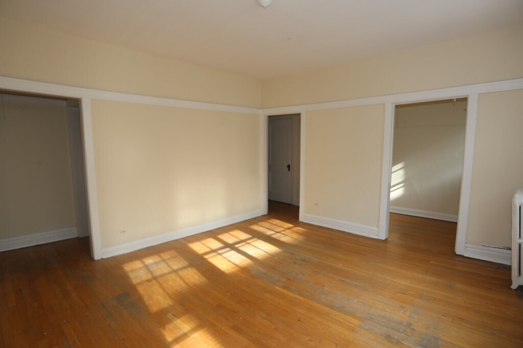 Building Photo - 710 W Barry Ave
