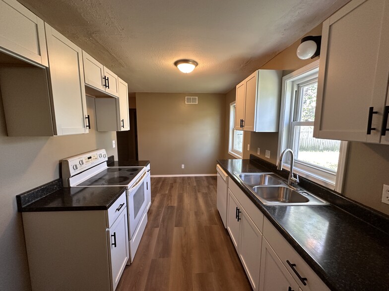 Building Photo - 345 Turkle Ave