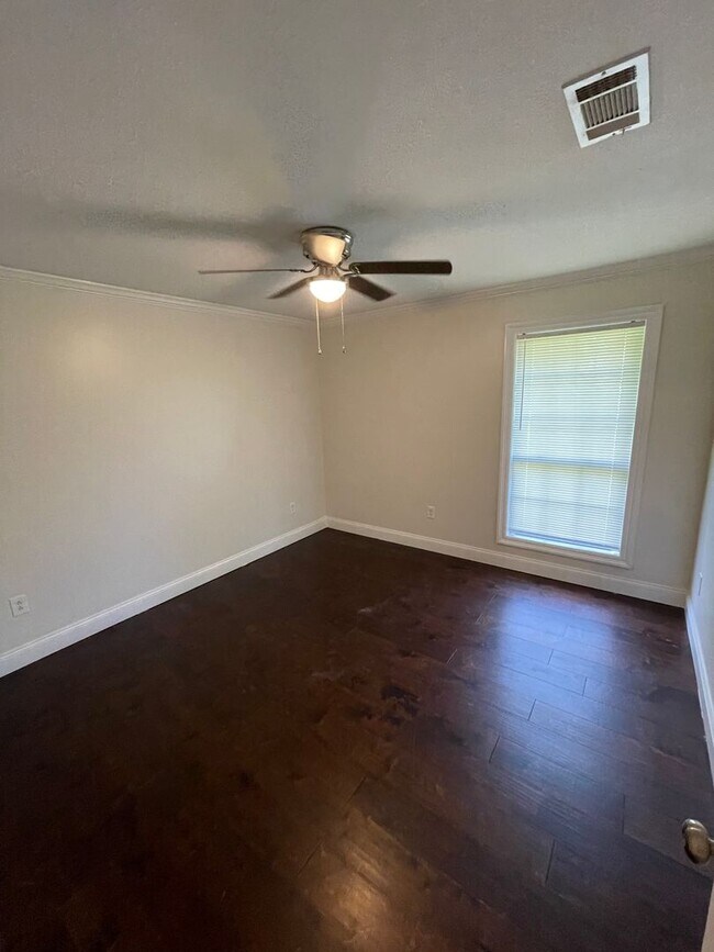 Building Photo - 4 bed 2 bath in Crossgates of Brandon