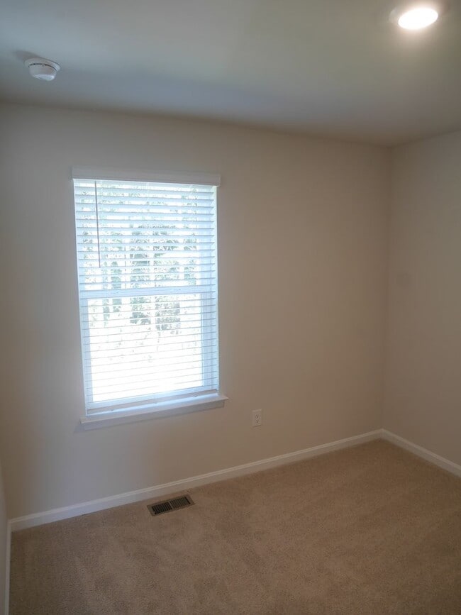 Building Photo - Modern Townhouse in Sassafras Meadows – 2n...