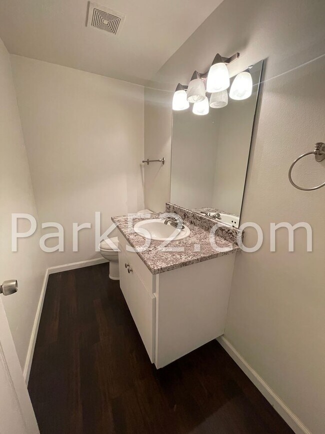 Building Photo - 3 bedroom Townhome in Gig Harbor
