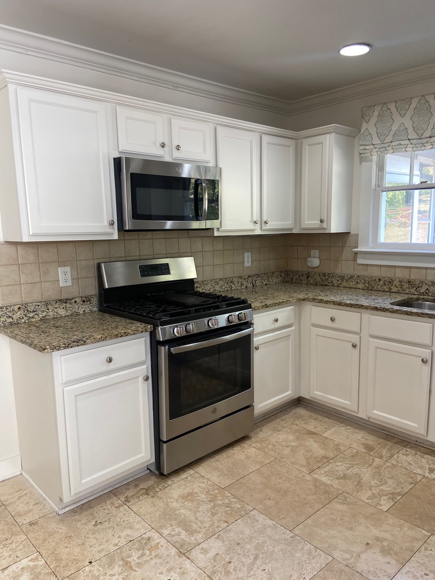 Building Photo - 907 Irving Rd