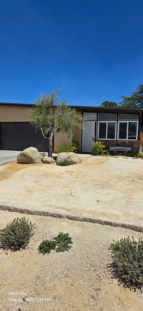 Building Photo - 2 Bedroom 2 bath home in Sierra Bonita sen...