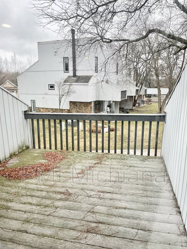Building Photo - 18120 N Stoneridge Dr